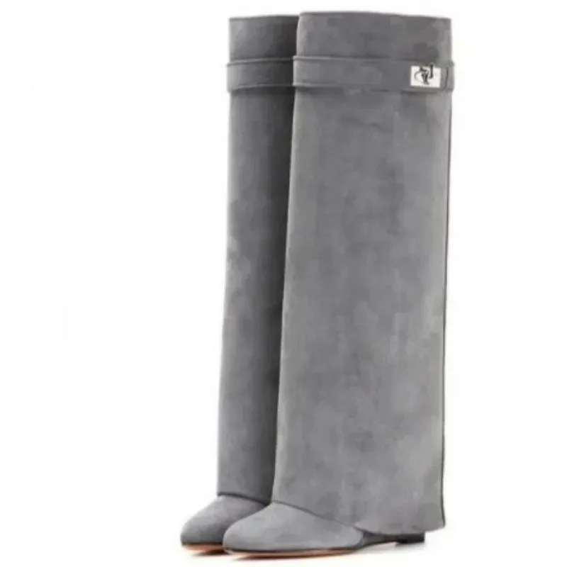 Stivali con zeppa da donna Stivali alti al ginocchio con fibbia in corno di mucca Punta tonda, polpaccio largo Europeo Inverno Equitazione Stile equestre Decorazione in metallo 2