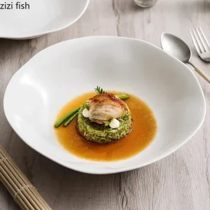 Piatto in ceramica bianco irregolare Piatto da insalata per ristorante Piatto da zuppa spesso Piatto da dessert Piatto per pasta Piatti di servizio Stoviglie creative 1