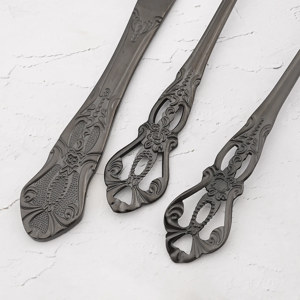 Set di posate nere da 16 pezzi Set di stoviglie Vintage in acciaio inossidabile coltello forchetta cucchiai da Dessert stoviglie posate da cucina per la casa occidentale 3