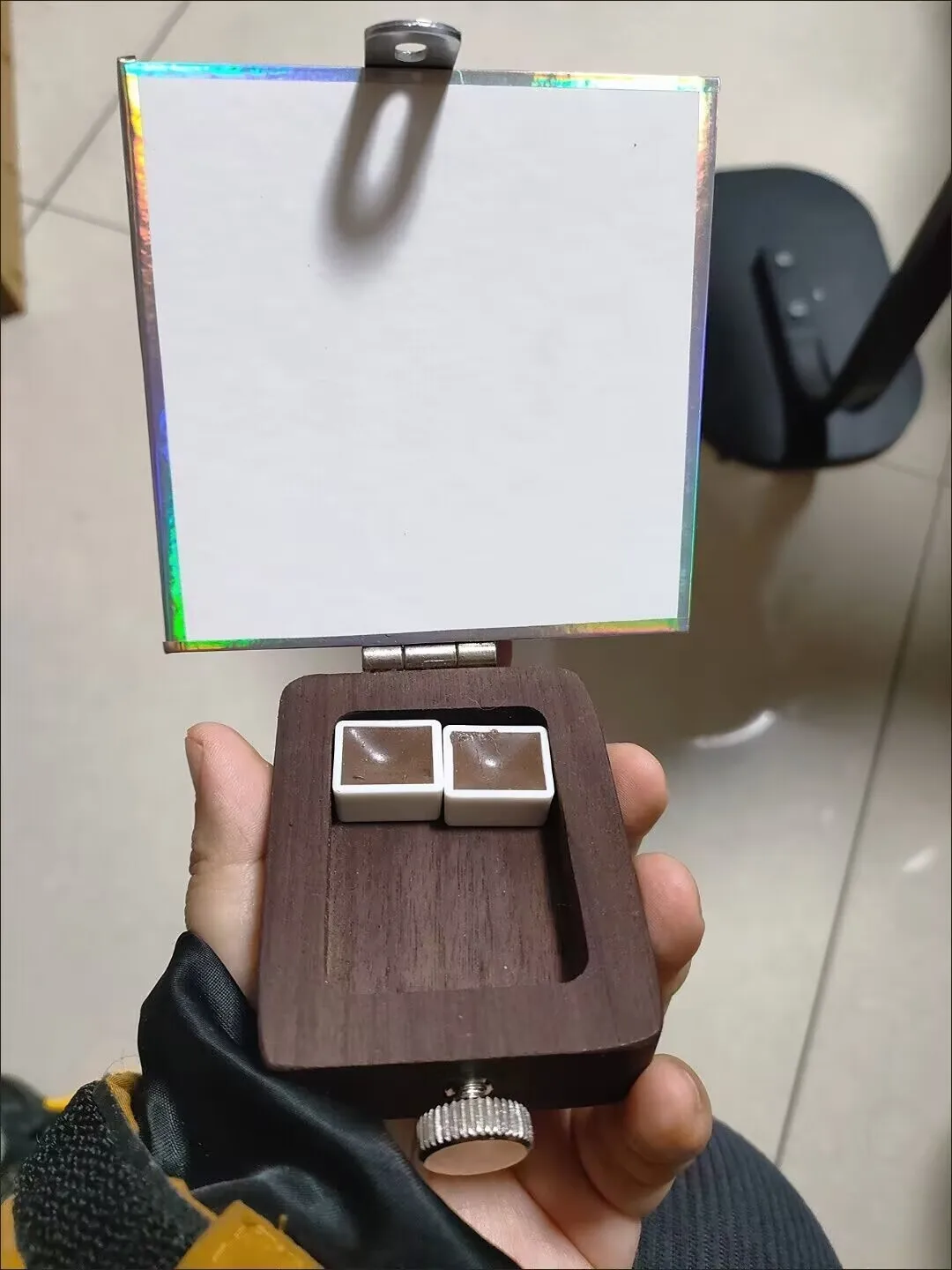 Il mini cavalletto per schizzi da disegno in legno di noce carino tascabile, la scatola di pittura può essere giocosa con 4