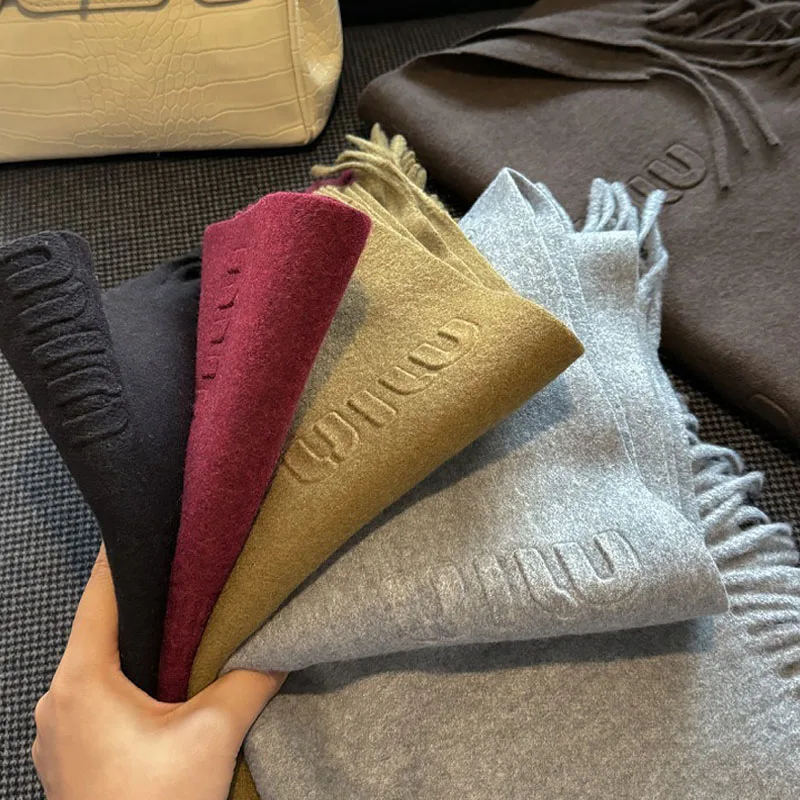 Sciarpa di alta qualità Donna Inverno Autunno Popolare Lettera in rilievo Misto lana Silenziatore Donna Vitalità giovanile Scialle solido caldo Lady 2