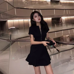 Estate nuovo stile coreano pigro abito a coda di pesce donne sociali piccolo abito nero Hepburn abito intero donna vita impero corto Sle 1