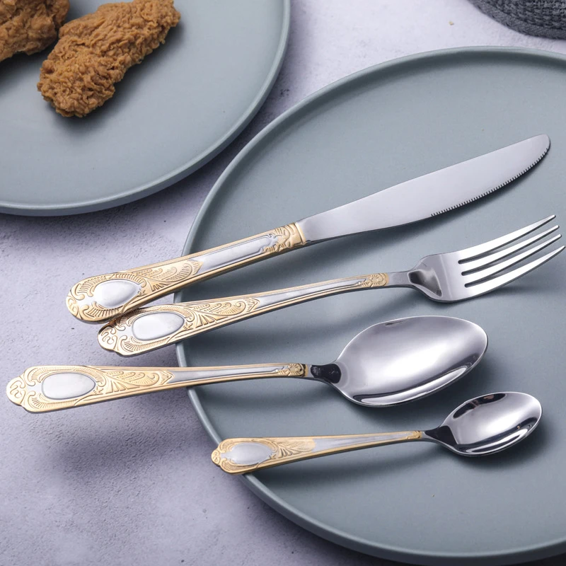 1/4/6 set Set di stoviglie Set di posate dorate con coltello forchetta da pranzo placcato oro occidentale vintage Stoviglie per incisione in acciaio inossidabile 1