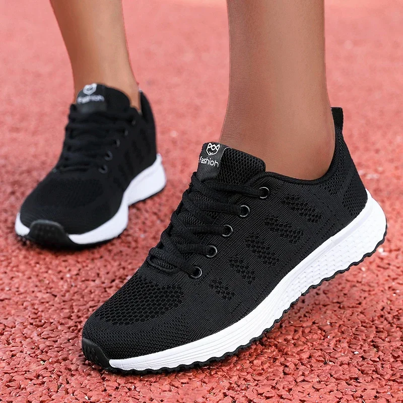 Scarpe sportive casual in mesh traspirante di marca di lusso estiva da donna Scarpe da corsa antiscivolo versatili alla moda Scarpe firmate da donna 3