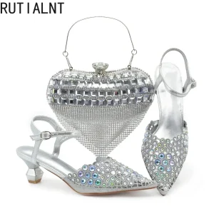 Scarpe da donna a punta di vendita calde Set di borse abbinate per scarpe da donna con décolleté per feste di nozze nigeriane 2025 Designer di lusso 1