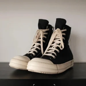 Scarpe da ginnastica Scarpe da donna Owens Scarpe casual da uomo 2025Nuove scarpe stringate con fondo spesso Scarpe alte in tela Punk Coppia di scarpe di tendenza 1