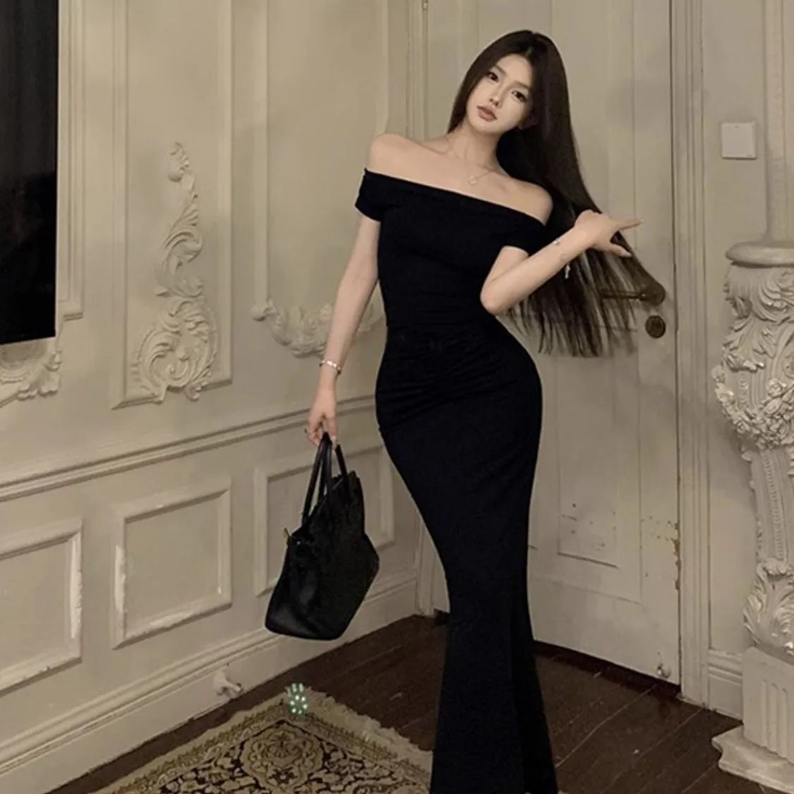 Elegante abito lungo a coda di pesce nero che dimagrisce stile francese estivo nuovo abito monospalla abito longuette sexy in tessuto di poliestere 1