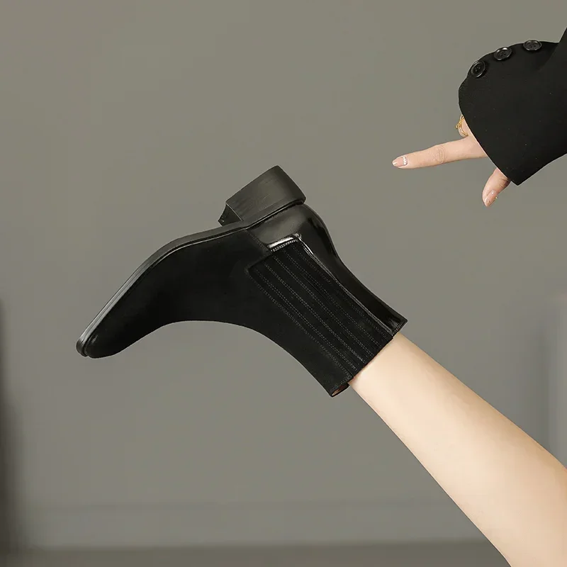 2025 Nuovo autunno/Witner Kid Stivali da donna in pelle scamosciata Stivaletti Scarpe da donna Stivali Chelsea retrò Scarpe fatte a mano in vera pelle 5