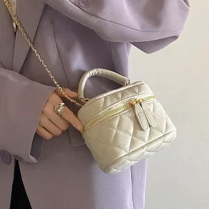 Nuova mini borsa a tracolla da donna a quadretti con catena trapuntata e diamanti. Mini borsa di design alla moda. Piccola borsa da donna in PU di alta qualità 1