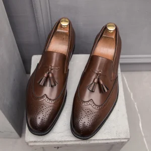 Scarpe comode da uomo in stile britannico con suola morbida e scarpe in pelle a punta Mocassini casual con nappa intagliata traspirante di marca alla moda 1