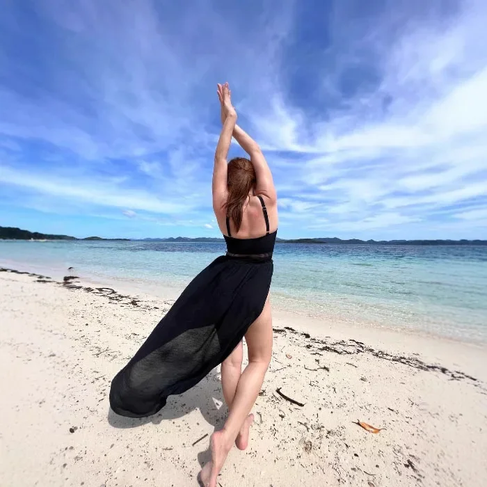 Sexy vacanza al mare Protezione solare Abbigliamento Casual Beachside Mezza gonna Avvolgente Gonna asimmetrica in tinta unita lavorata a maglia in poliestere 4
