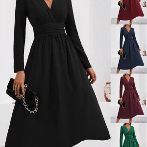 Elegante abito in maglia tinta unita da donna 2025 Autunno Inverno sovrapposto scollo a V manica lunga con abito lungo aderente arricciato in vita 1