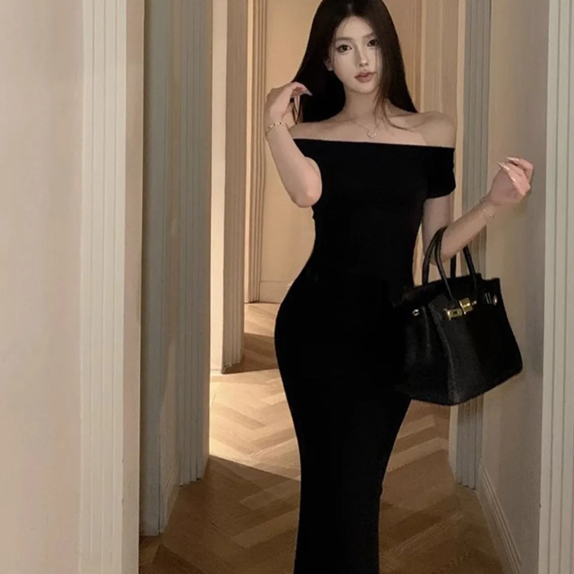 Elegante abito lungo a coda di pesce nero che dimagrisce stile francese estivo nuovo abito monospalla abito longuette sexy in tessuto di poliestere 3