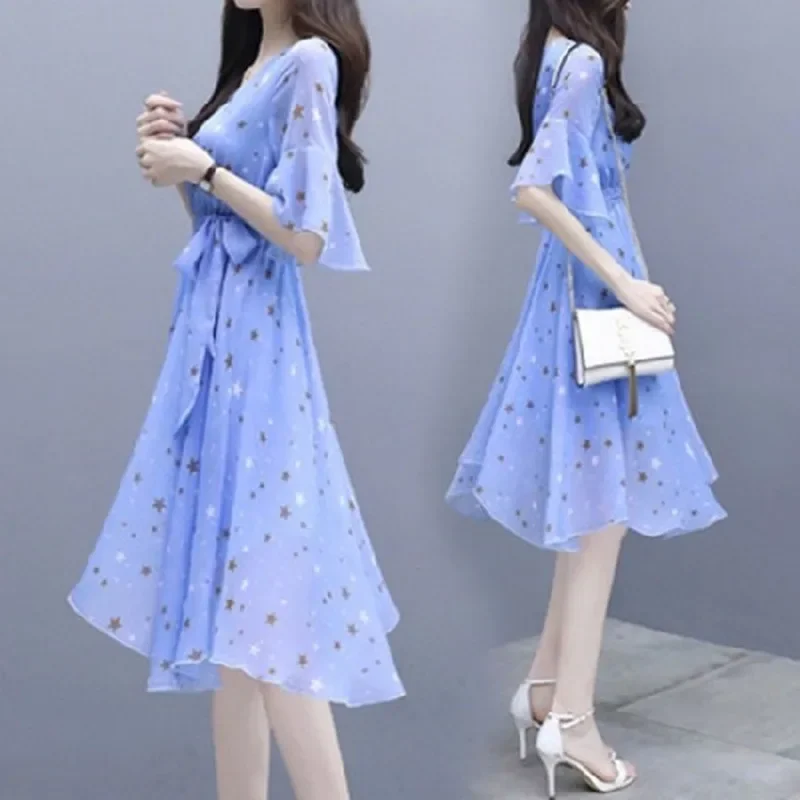 Abito da donna sexy in stile coreano non leggero che dimagrisce ultra-fata tono freddo abito longuette di media lunghezza con scollo a V manica corta 4