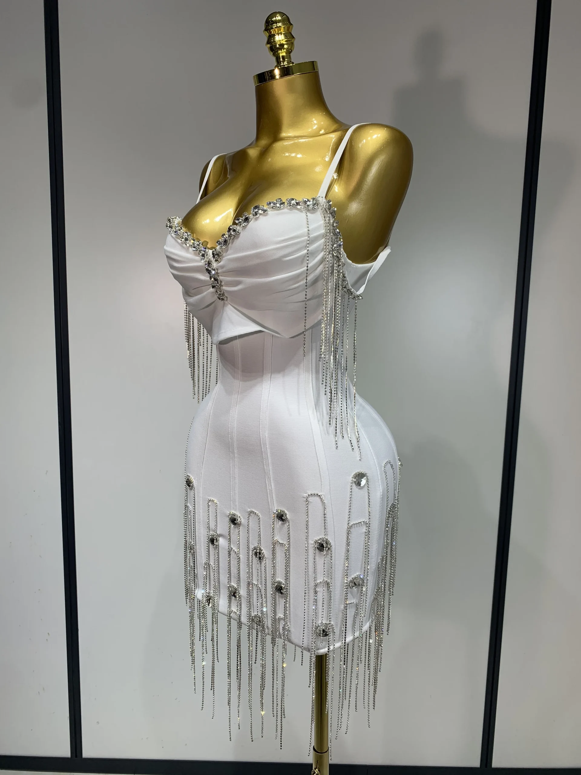 Abito da donna sexy senza spalline con cinturino per spaghetti aderente senza maniche 2025 elegante abito da ballo club abiti da sera per feste di compleanno 2