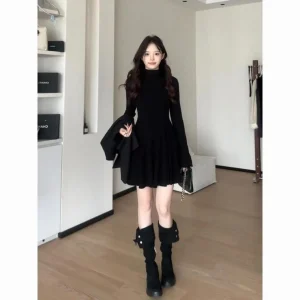 Elegante abito nero lavorato a maglia slim fit con collo alto avvolgente gonna corta a vita alta manica lunga in poliestere autunno inverno nuovo stile 1