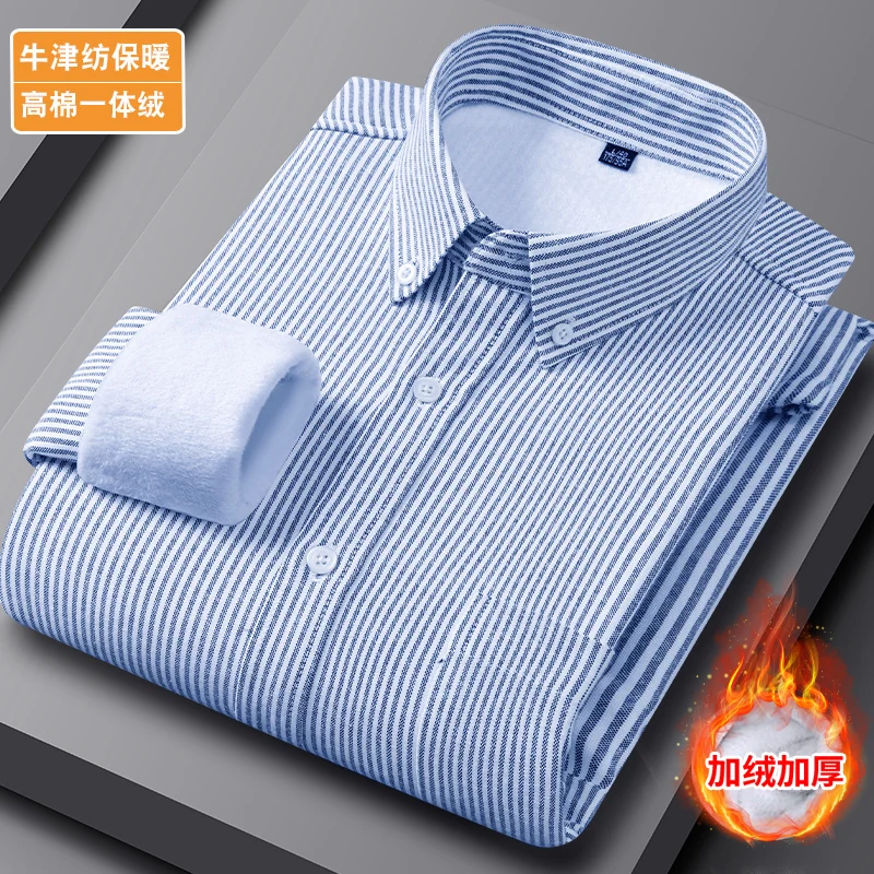 La nuova camicia Oxford a maniche lunghe da uomo con pile e tessuto ispessito è versatile e alla moda per l'autunno e l'inverno 2