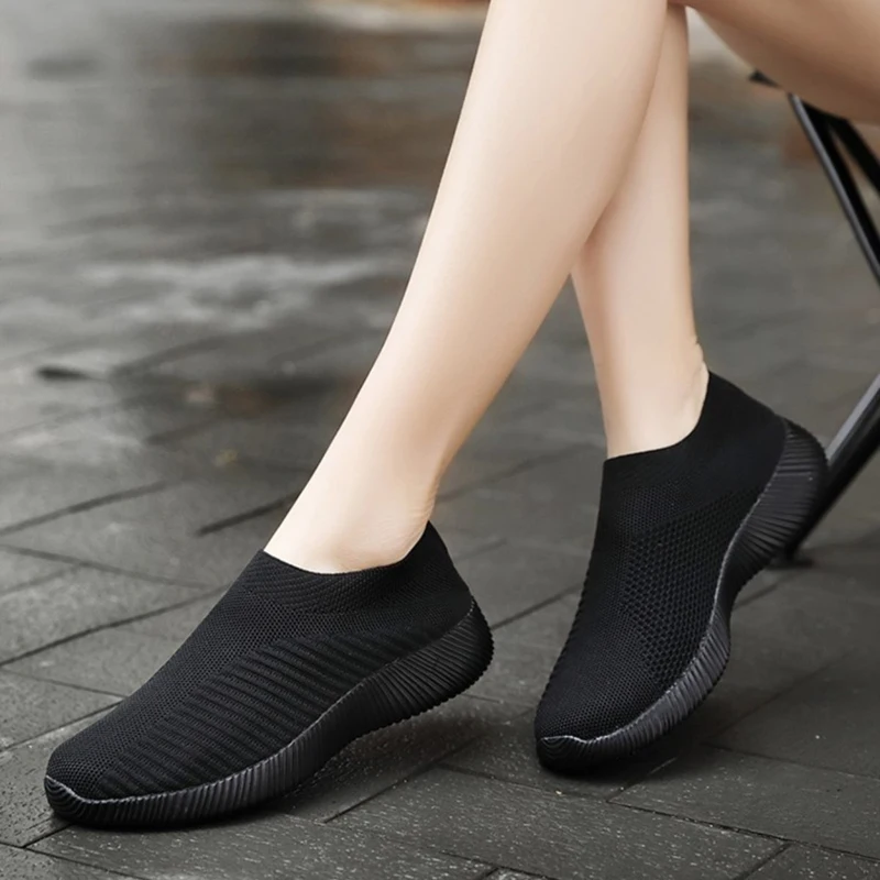 Scarpe Casual da donna scarpe da passeggio all'aperto comode e leggere scarpe da ginnastica Slip-On con suola morbida in tinta unita per le donne 3