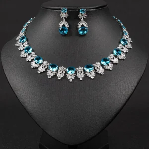 Set di orecchini con collana con pendente geometrico elegante e versatile dal design leggero e di lusso da donna. Set di senso del design alla moda e di nicchia 1