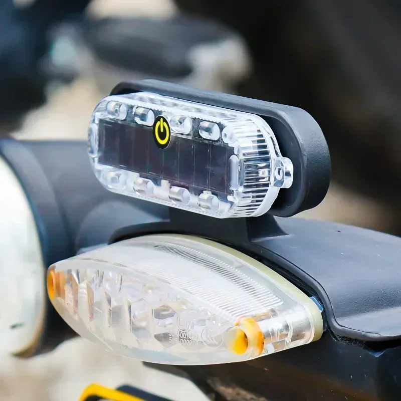 Nuova luce di avvertimento a LED per mortorcycle a energia solare Fanale posteriore per giro notturno per auto Luce stroboscopica anti-posteriore per bicicletta elettrica per moto 6