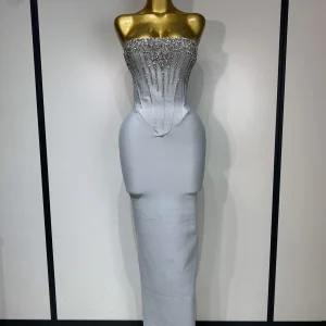 Abito da donna sexy senza spalline con fasciatura lunga senza schienale Moda grigio chiaro senza maniche con perline Abito da compleanno di lusso per cocktail party 1