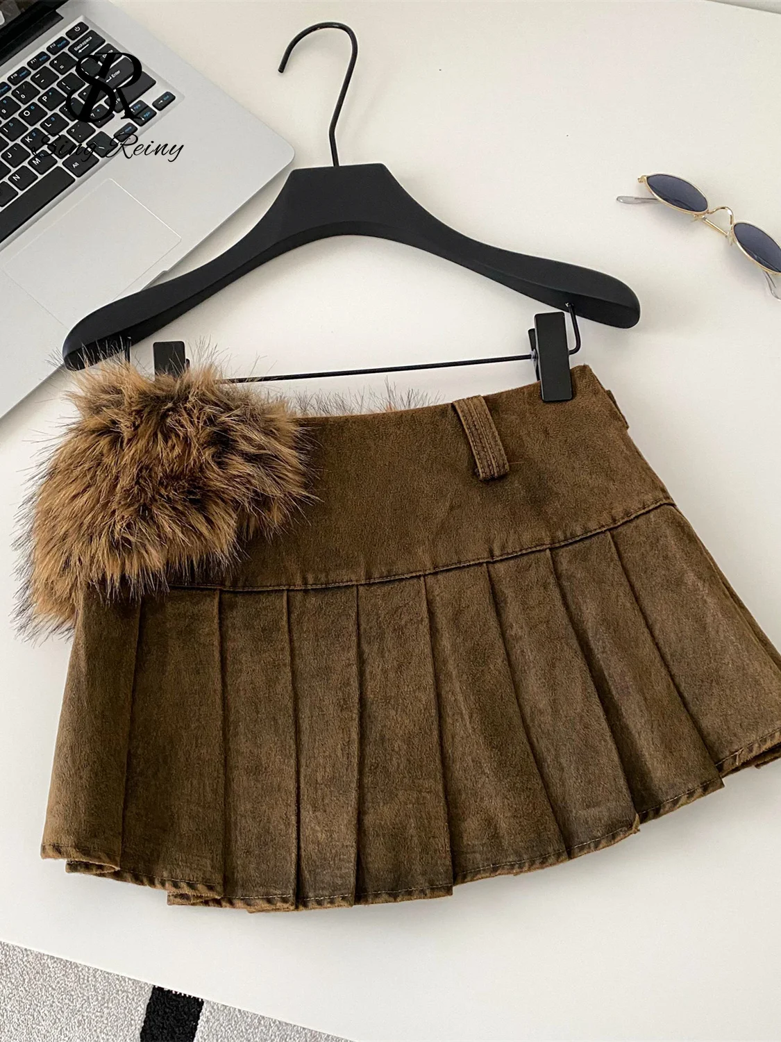 SINGREINY Hot Girl Denim Gonne corte Moda donna Borsa in peluche Bottoni in metallo Streetwear Y2K Minigonne a pieghe vintage 4