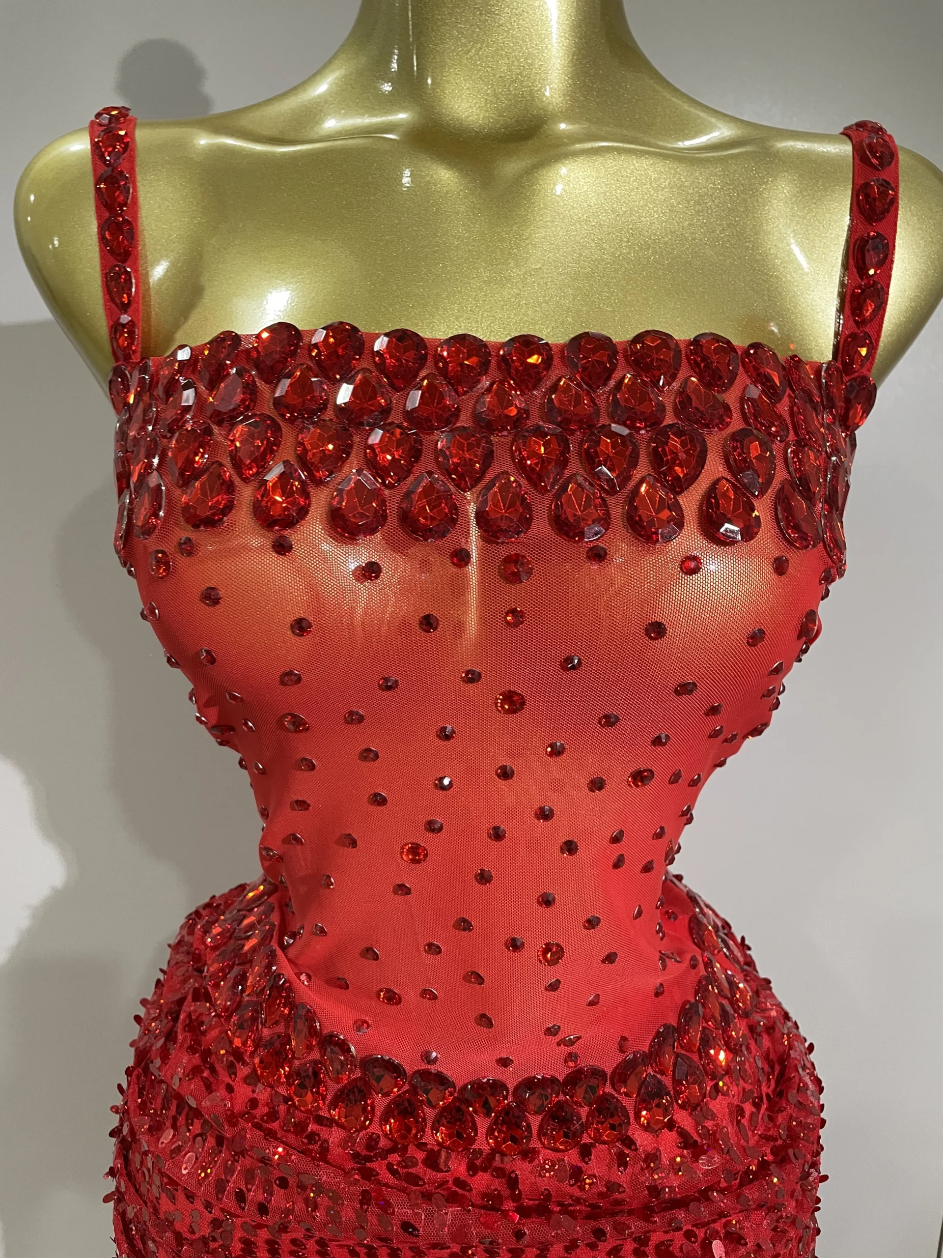 Paillettes scintillanti con strass rossi sexy vedere attraverso 2 pezzi abito lungo 2025 donne celebra abiti da festa di compleanno serali costumi di scena 5