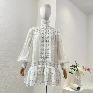 Vacanze estive 2026 Abiti eleganti Nuovo arrivo Mini abito corto bianco a maniche lunghe ricamato con perline 1