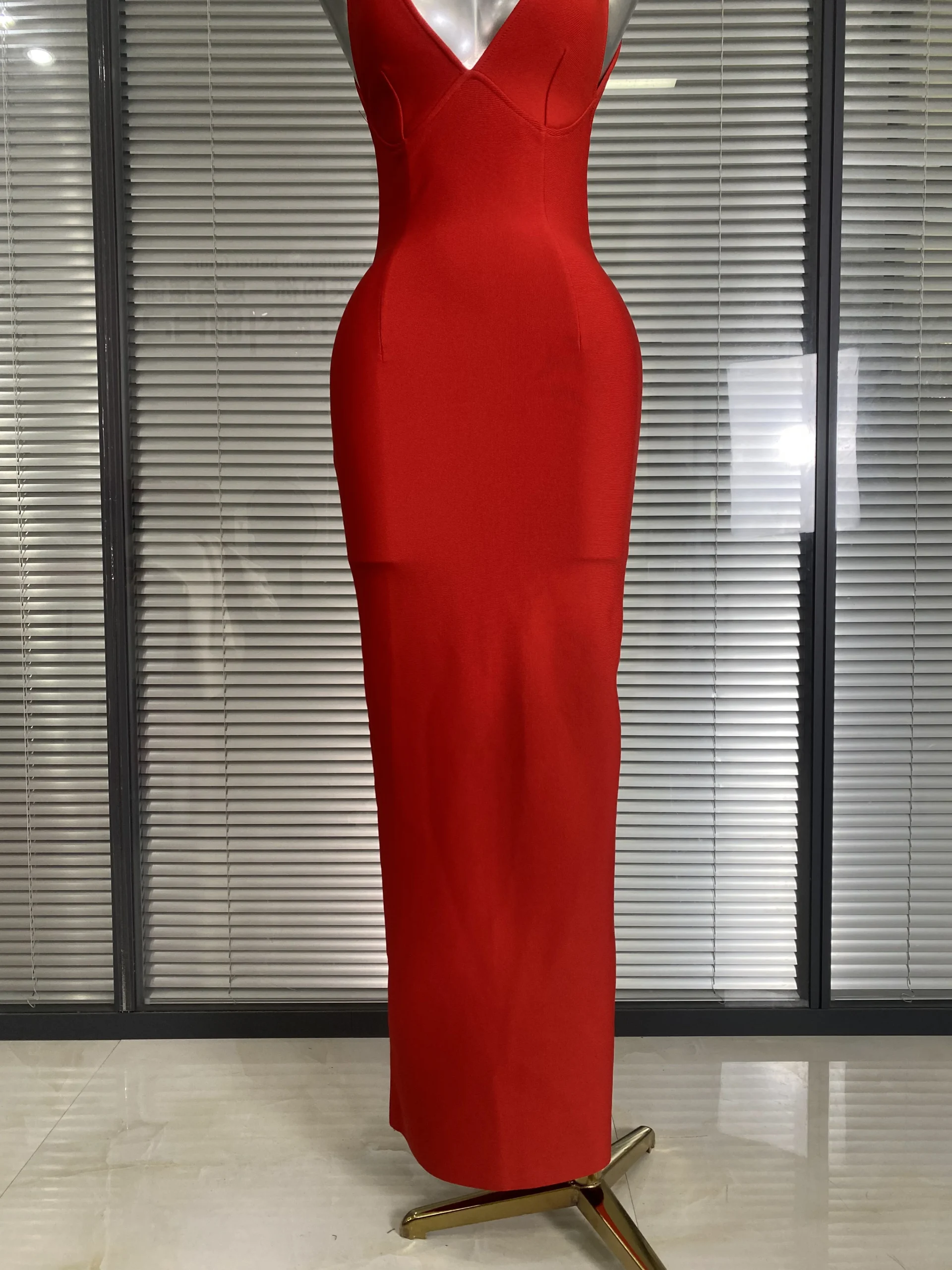 Brand New 2025 Donne sexy Profondo scollo a V Backless Rosso Vestito dalla fasciatura Celebrity lavorato a maglia Elegante aderente Party Maxi Dress 3