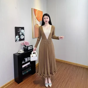 Miyake Stile Minimalista High-End Colorblock Colletto a V Pieghettato Abito da Donna Autunno Nuovo Design Manica Lunga Famale Vestiti 1