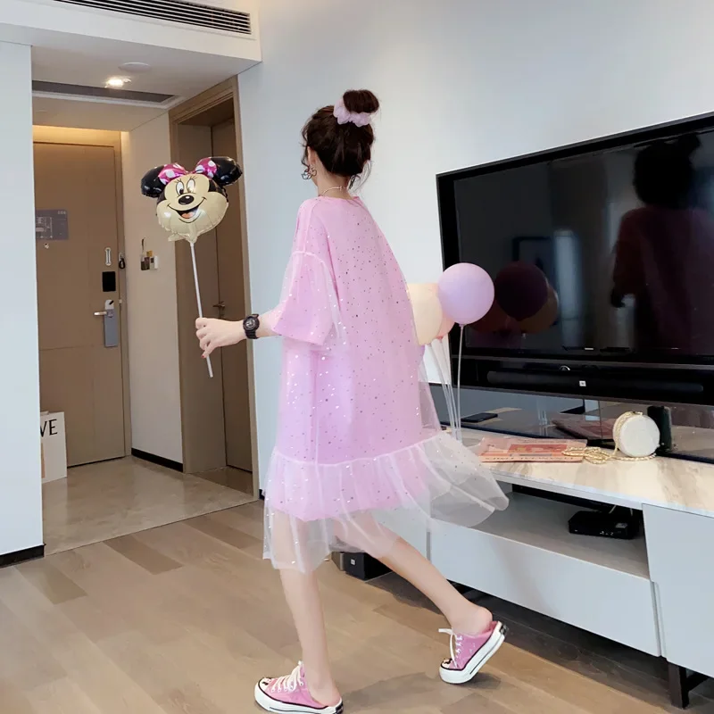 Abito t-shirt midi con giunture in rete alla moda, manica corta da donna, design elegante, abito casual comodo primavera estate 2