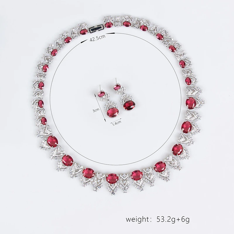 Set di orecchini con collana con pendente geometrico elegante e versatile dal design leggero e di lusso da donna. Set di senso del design alla moda e di nicchia 3