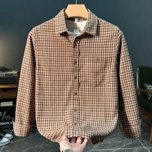 Camicia a maniche lunghe scozzese alla moda retrò Giacca moda autunno e inverno Camicia casual versatile 2025 Nuovi abiti da uomo larghi 1
