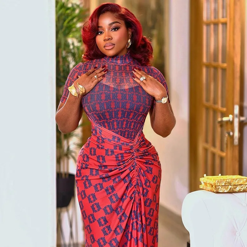 Dolcevita impiombato in garza da donna, manica corta, cintura pieghettata, abito lungo irregolare, fianchi avvolti 2