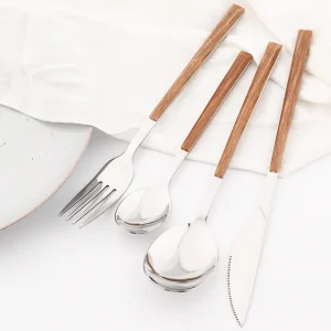 6/24pcs Set di posate con manico in legno Set di stoviglie in argento marrone forchette in acciaio inossidabile cucchiai coltello stoviglie Set di posate da cucina 1