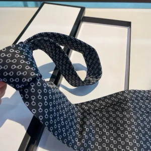 Cravatte da bancone di lusso, versatili, iconiche, raffinate e semplici, create da Master Craftsmen, perfette per i regali natalizi 1