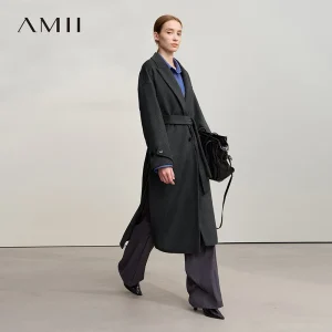 Amii Cappotto di lana da donna 2025 Inverno Nuovo pendolare Colletto rovesciato con cintura Giacca lunga di lana allentata Top caldo da donna 12544024 1