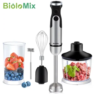 Il set 5 in 1 per frullatore ad immersione BioloMix da 1200 W include tritatutto per verdure, tritacarne, frusta, tazza per frullato 1