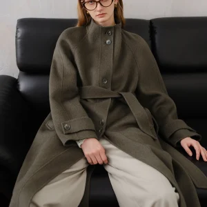 ZIQIAO Petite Cappotto di lana pieno con colletto alla coreana Donna 2025 Cappotto di lana grigio di fascia alta di nuovo stile Cool Pendolarismo unisex 1