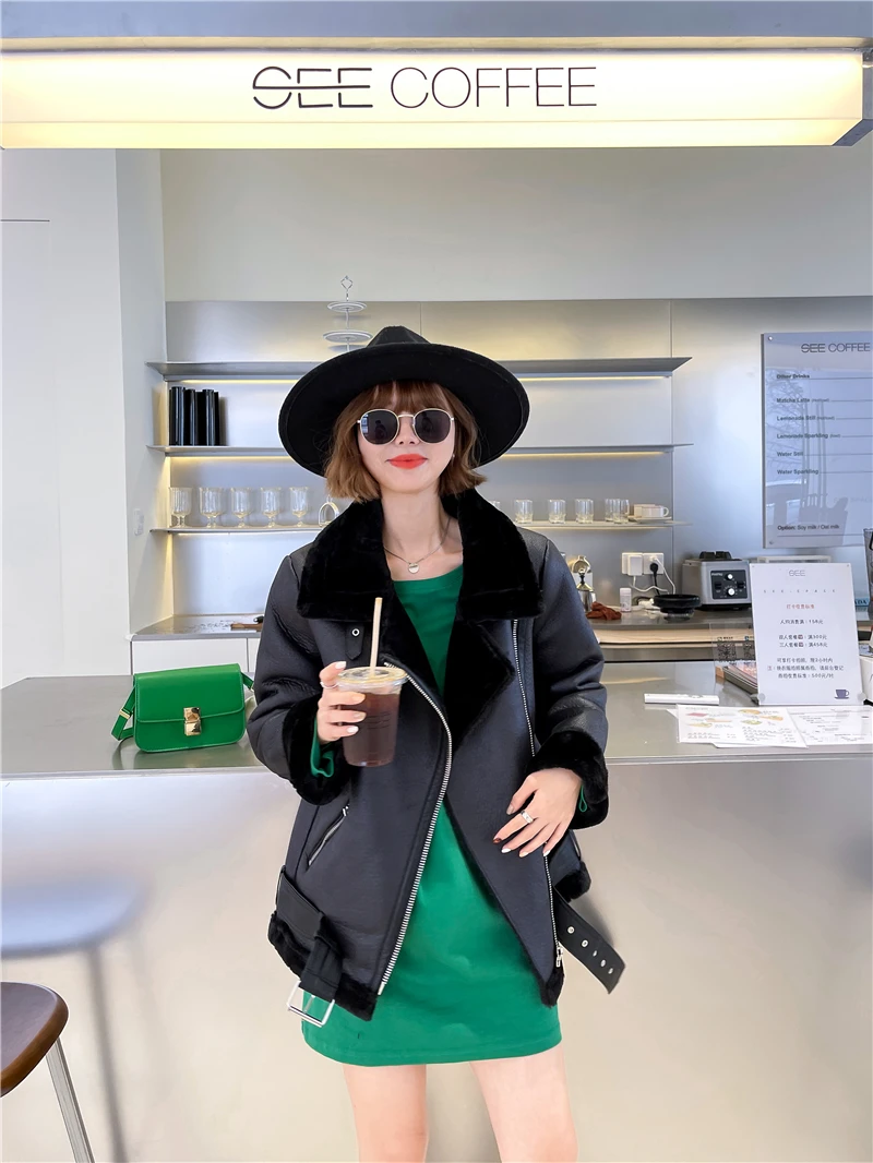 2025 La nuova giacca da donna con giacca da pilota in piume d'agnello extra spessa, calda e extra spessa con pelliccia artificiale 4