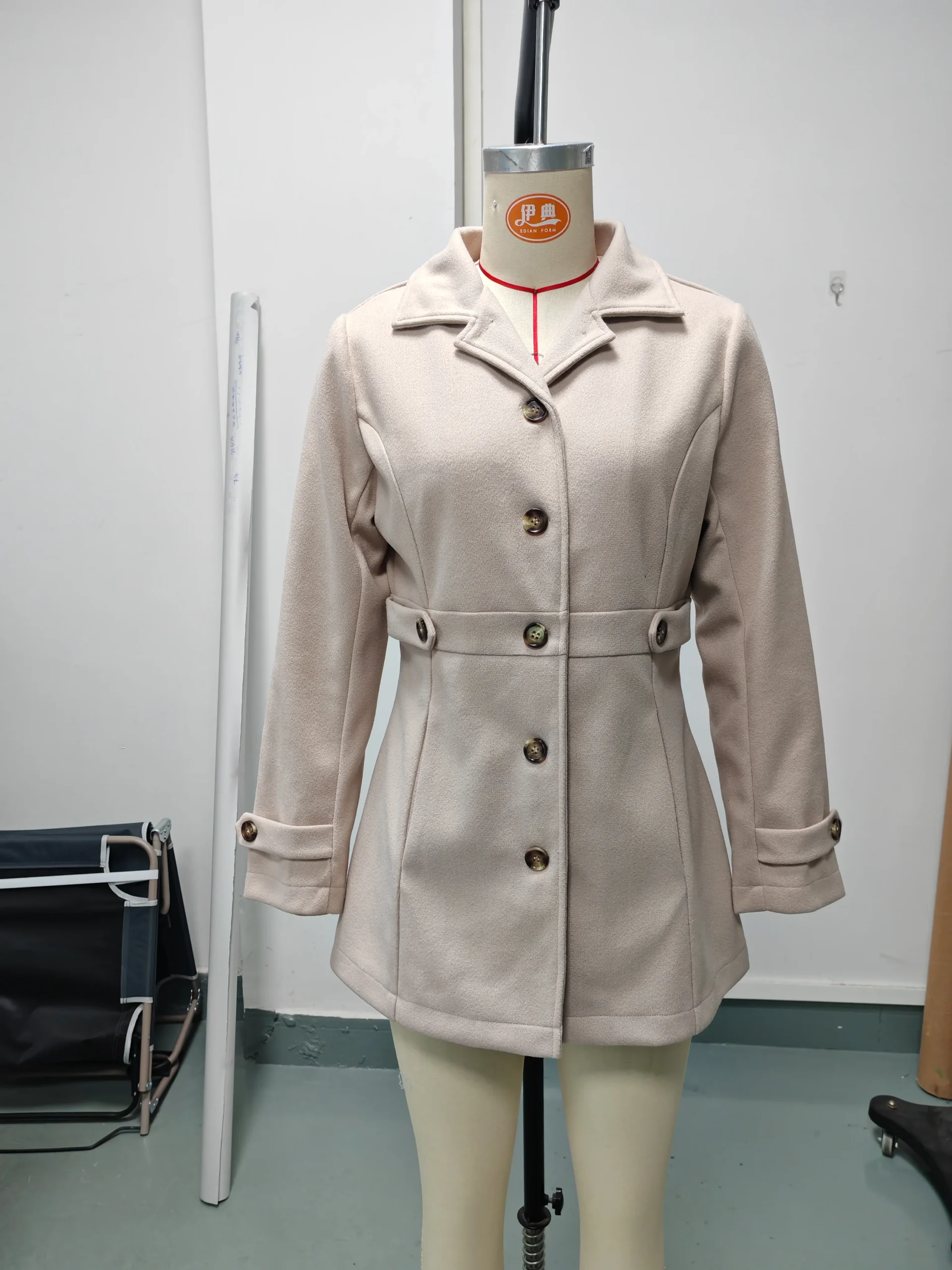 Autunno/Inverno Nuova moda transfrontaliera da donna lusinghiera vestibilità ampia con risvolto dentellato giacca di lana di media lunghezza multi-bottone a fila singola 6