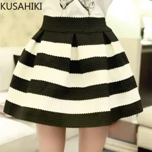 KUSAHIKI 2023 autunno nuovo nero bianco minigonna a righe coreano vita alta dolce colpo colore a-line donne gonne Faldas De Mujer 1