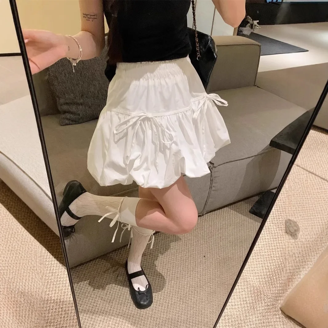 Minigonna a trapezio a vita alta nuovo stile estivo con design a nodo a farfalla Gonna corta a pieghe con torta francese Gonna corta in fibra di poliestere 4