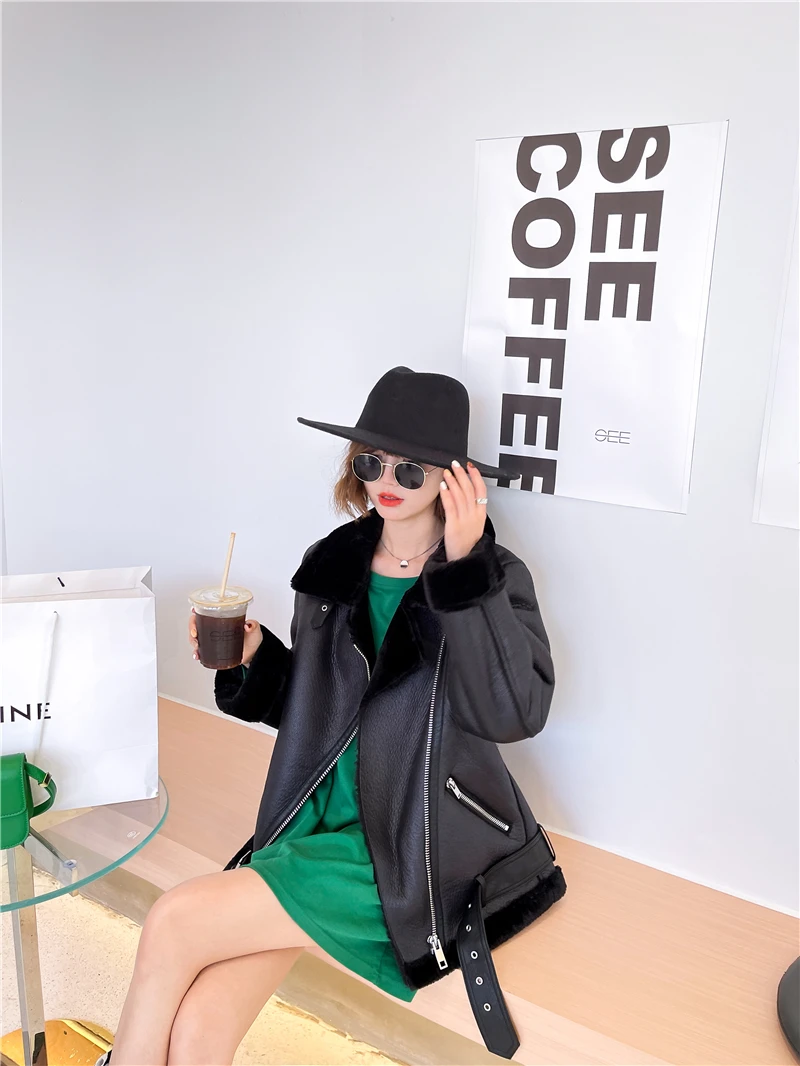 2025 La nuova giacca da donna con giacca da pilota in piume d'agnello extra spessa, calda e extra spessa con pelliccia artificiale 2