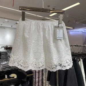 Mezza gonna in pizzo da donna Strato base Primavera 2025 Nuova gonna corta anti-luce in vita elastica Gonna a trapezio in fibra di poliestere 1