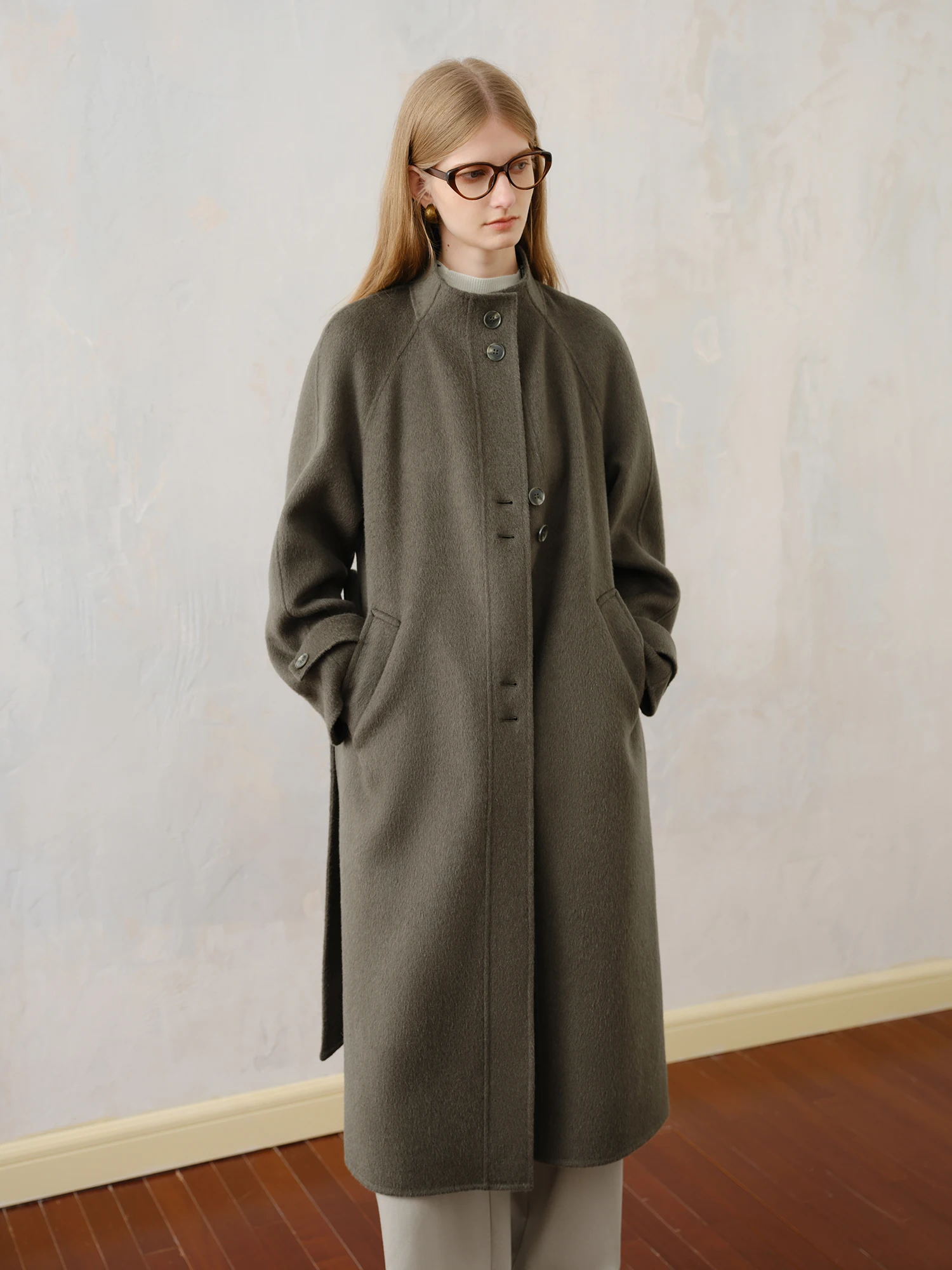 ZIQIAO Petite Cappotto di lana pieno con colletto alla coreana Donna 2025 Cappotto di lana grigio di fascia alta di nuovo stile Cool Pendolarismo unisex 2