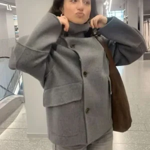 HH Cappotto corto da donna Collo alto Tasca monopetto Decorazione Cappotto sottile moda Giacca casual ampia da donna a maniche lunghe 1