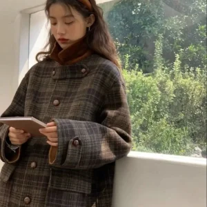 Cappotto di lana scozzese retrò per cappotto di lana spesso alla moda con giunture doppie di nuovo stile autunno e inverno da donna 1