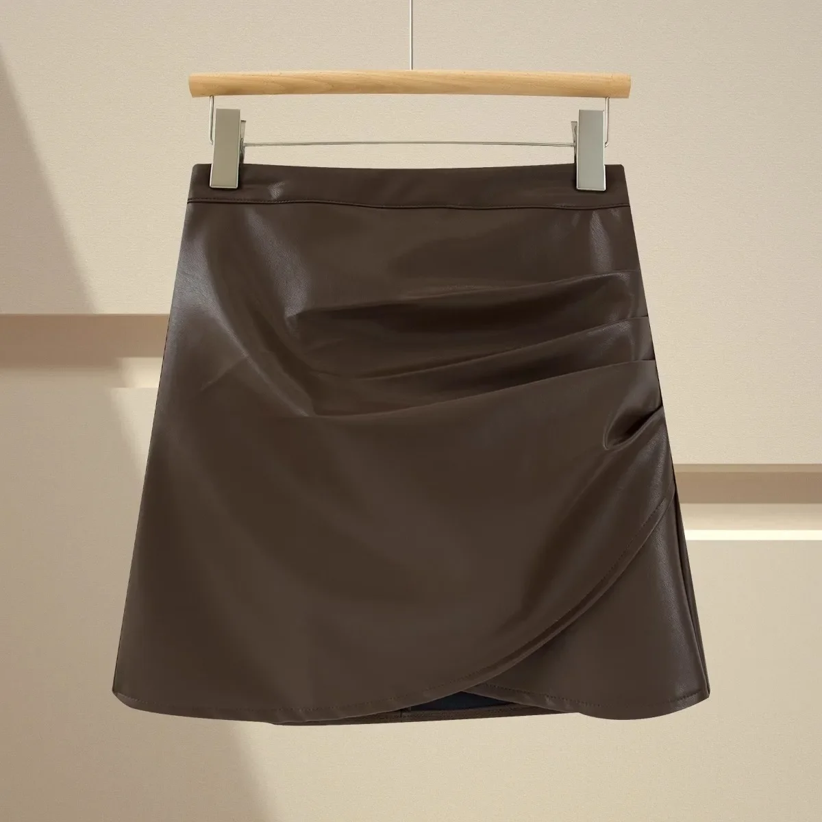Mini gonna in pelle irregolare marrone café da donna stile autunno inverno stivaletto adatto per pantaloni corti che abbracciano il sedere taglie forti 4