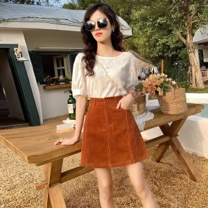 Minigonna a trapezio in velluto a coste viola stile Hong Kong Primavera Autunno da donna a vita alta dimagrante divisa semplice avvolgente aderente corto da sci 1